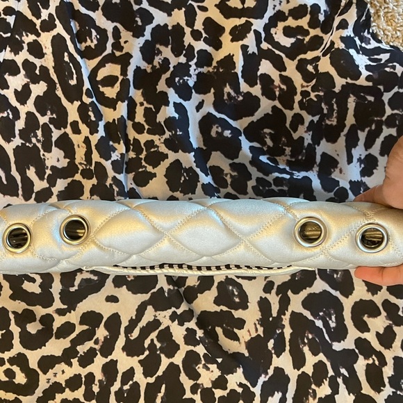 Beautiful MMS Design Studio silver quilted clutch with twist lock ❤️ - Picture 14 of 15